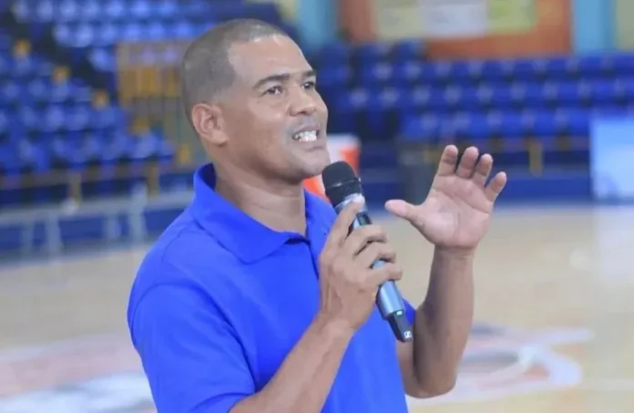 Árbitro Erick Martínez sufre ACV en partido