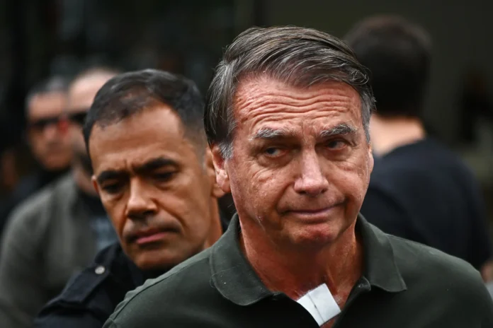 Bolsonaro en recuperación tras cirugía de hombro.
