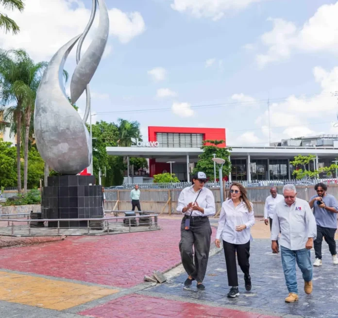 Carolina Mejía supervisa remodelación del parque.