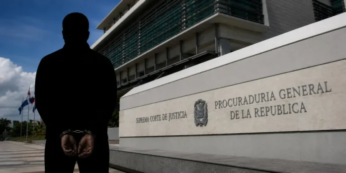 Hombre arrestado por suplantación de abogado.