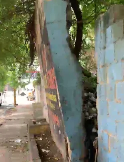 Pared en riesgo de colapso en Santo Domingo