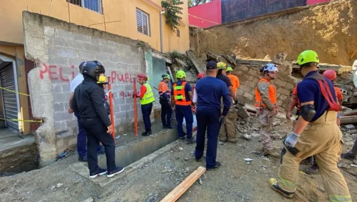 Colapso de casa por lluvias en Santiago