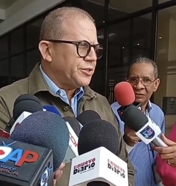 Rafael Castillo critica medidas del Gobierno.