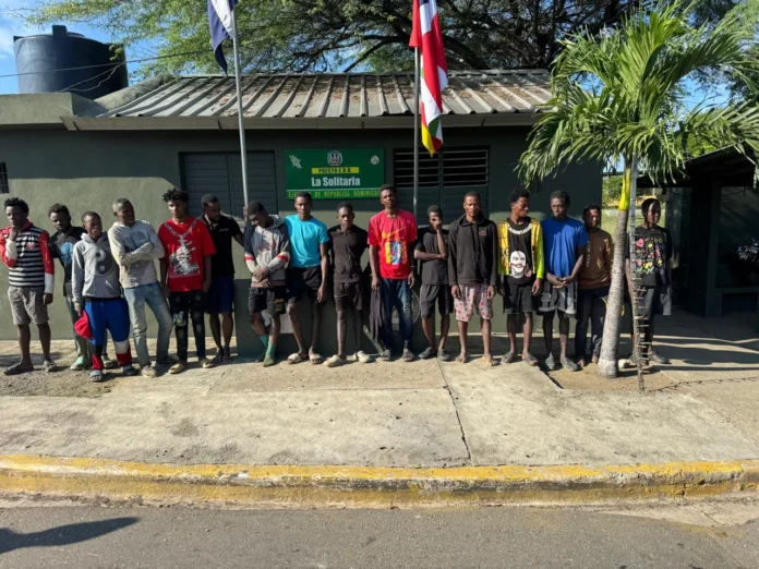 Ejército detiene haitianos en Montecristi.