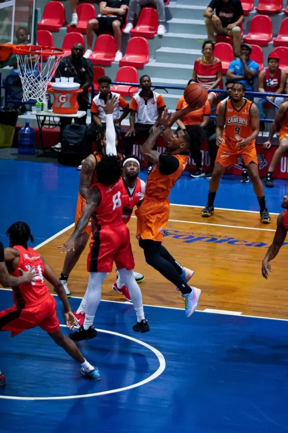 Cañeros vencen a Leones en la LNB