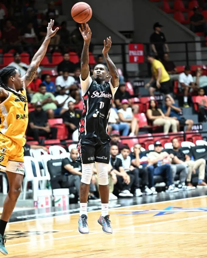 Gigantes celebran victoria en la LNB.