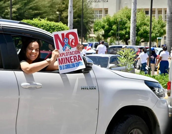 Félix Bautista en marcha contra minería.