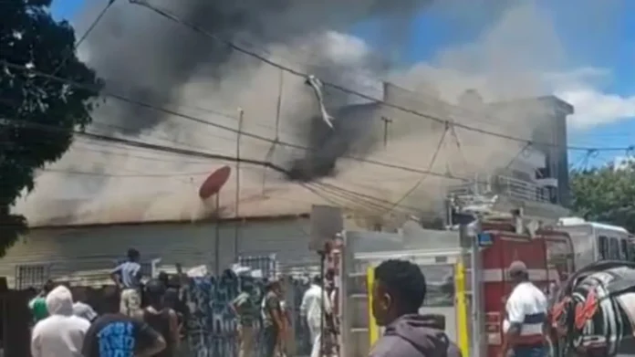 Incendio en Villa Flores, San Juan.