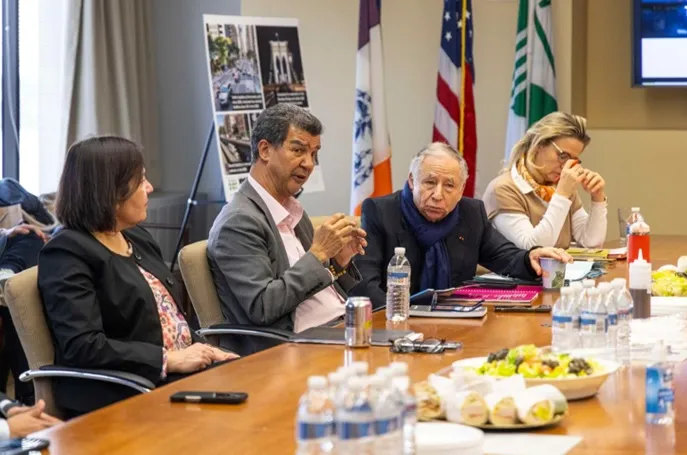 Jean Todt y Ydanis Rodríguez en reunión.