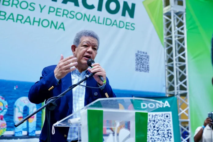 Leonel Fernández critica al PRM en Barahona.
