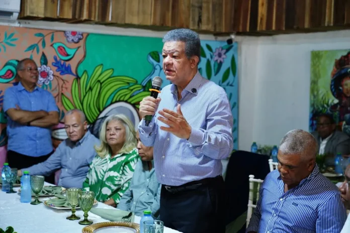 Leonel Fernández critica al gobierno del PRM.