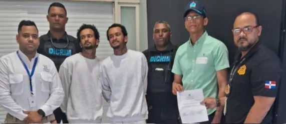 Hermanos deportados tras asalto a joyería