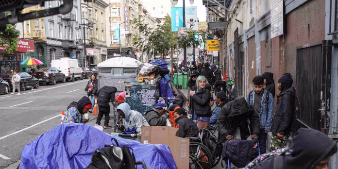 Personas en riesgo de perder sus hogares