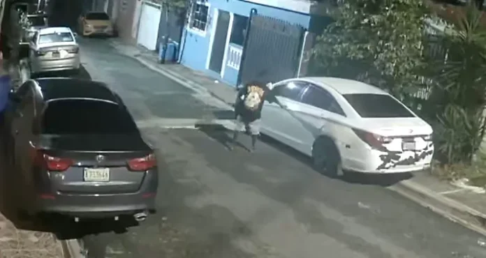 Robos en vehículos en Villa Mella.