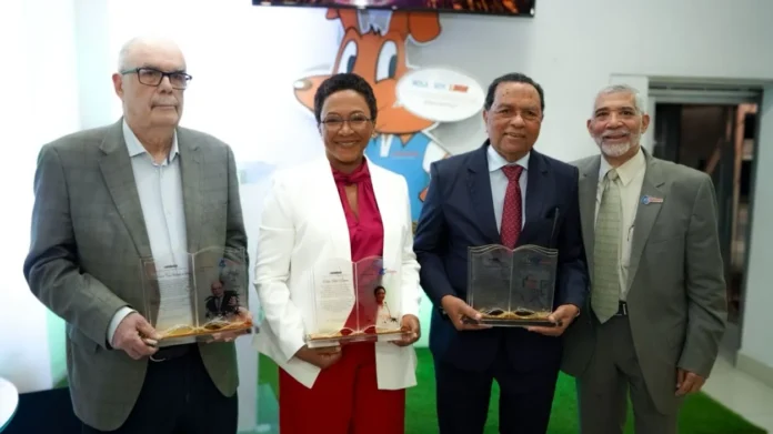 Premio Pluma a la Excelencia 2023.