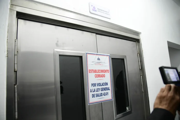 Cierre de centros de salud por irregularidades