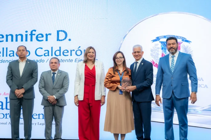 Premio a la excelencia del personal administrativo