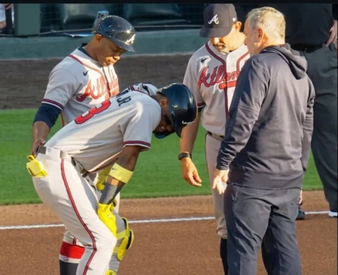 Ronald Acuña Jr. es evaluado por lesión.