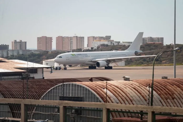 Avión de Laser aterriza en Venezuela.