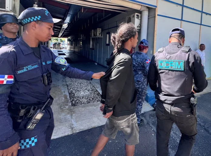 Detención de asaltante en Santiago.