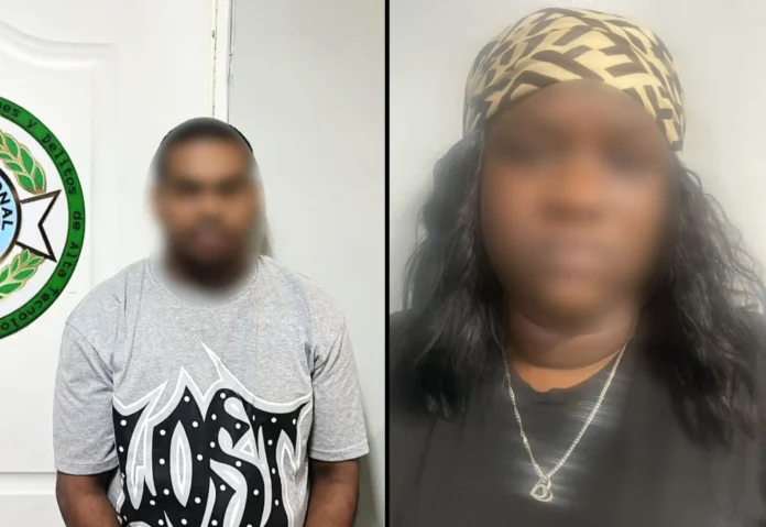Detención de estafadores electrónicos en Santiago