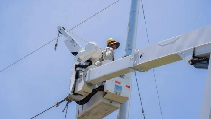 Mantenimiento eléctrico programado en Haina Oriental