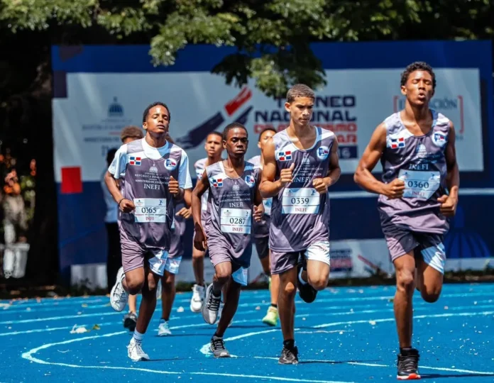 Samaná brilla en torneo de atletismo escolar.