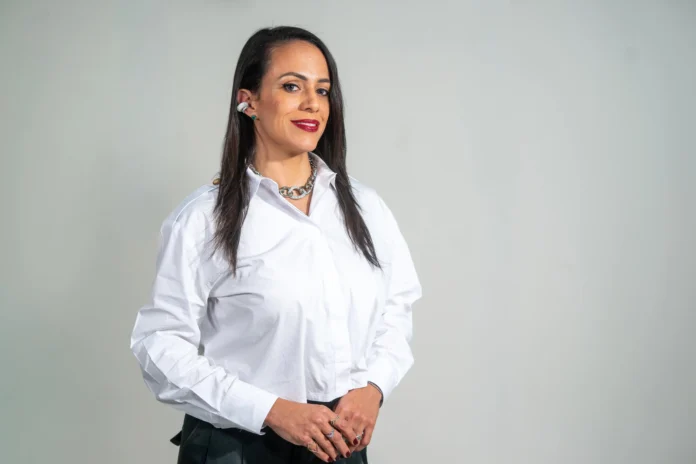 Ángela Bernal resalta talento dominicano en artes.