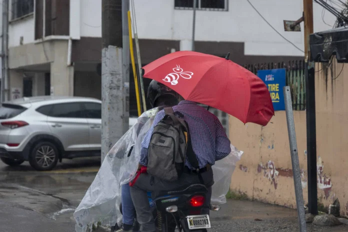 Alerta verde en seis provincias por lluvias.
