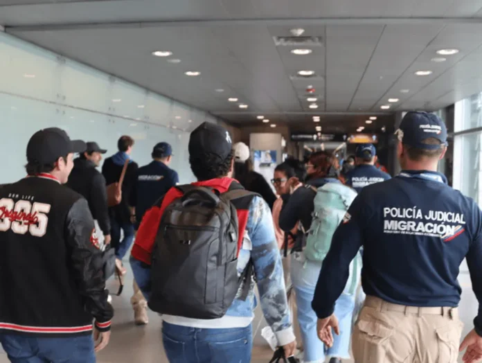 Dominicanos intentan viajar a Europa con fraude