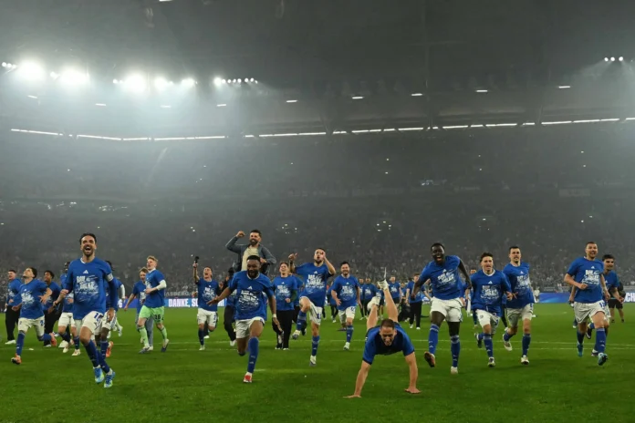 Schalke 04 celebra su regreso a Bundesliga