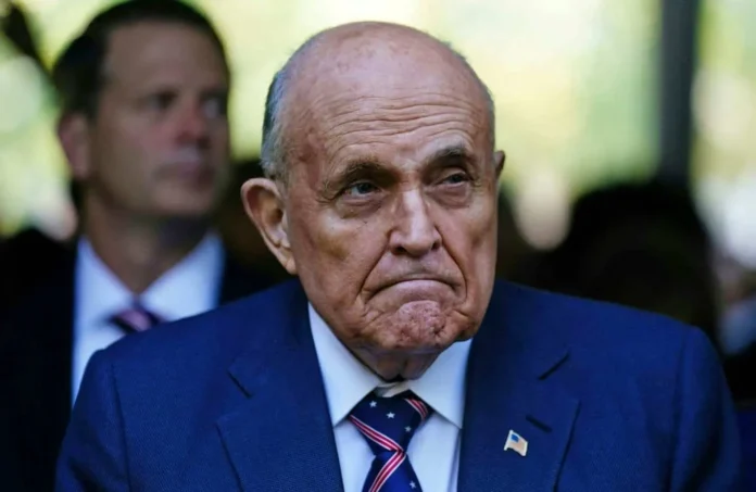 Rudy Giuliani hospitalizado en estado crítico.