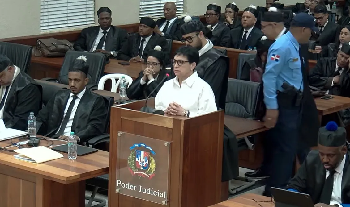 Maribel Espaillat pide justicia en tribunal.