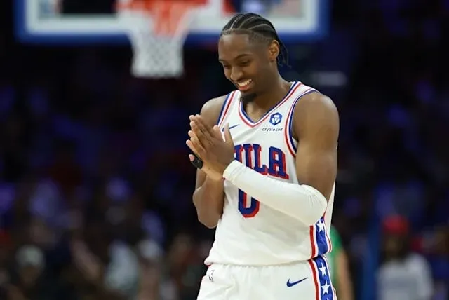 Maxey brilla en victoria de los Sixers