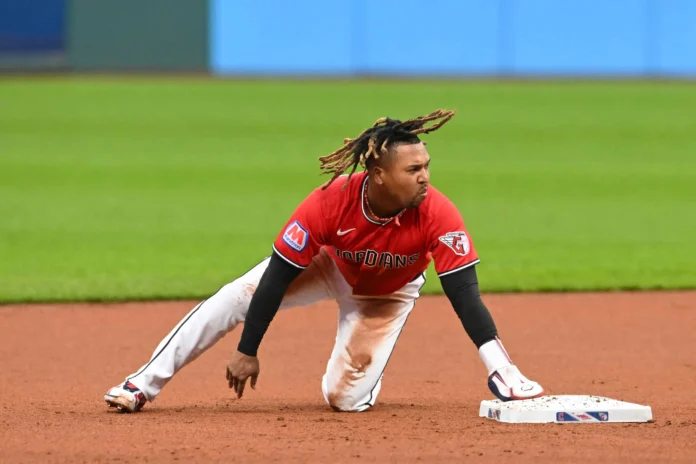 José Ramírez celebra 300 bases robadas.