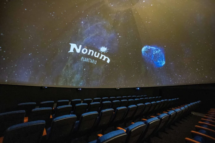 Experiencia inmersiva en el Planetario Nónum