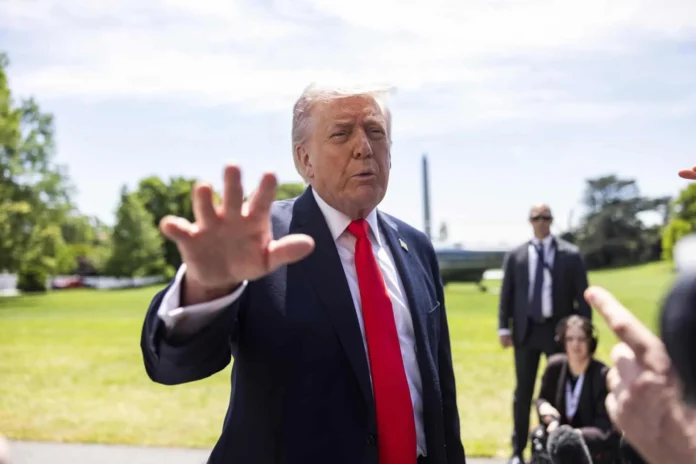 Trump defiende bloqueo en estrecho de Ormuz